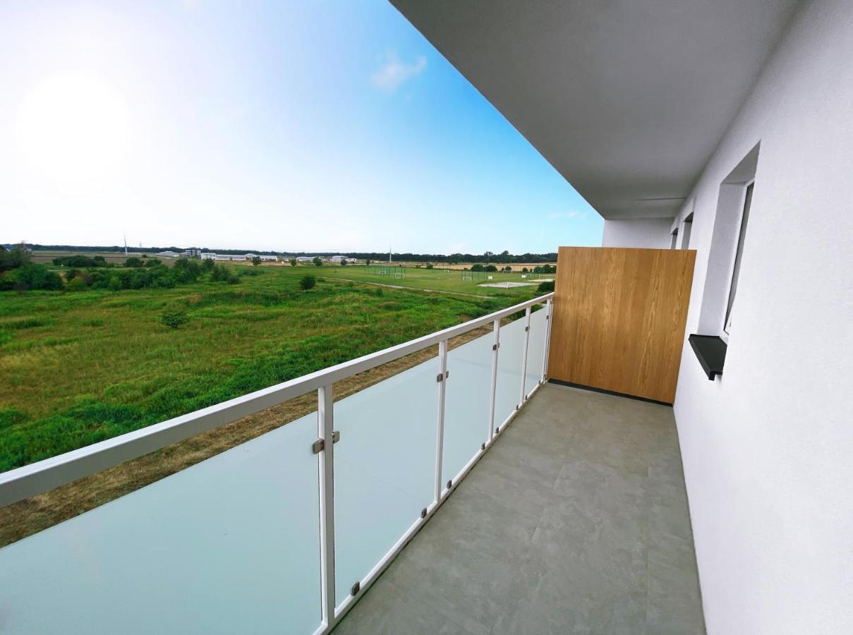 Elegant 1-bedroom Flat With Balcony Near Apartment Breslau