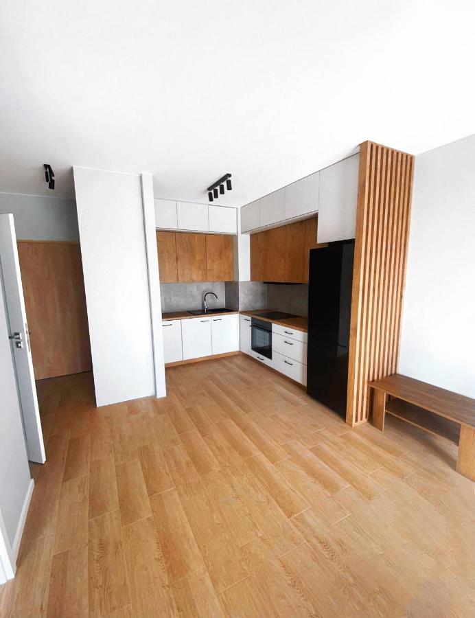 Elegant 1-bedroom Flat With Balcony Near Breslau